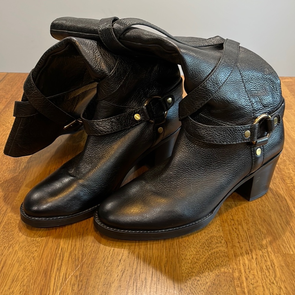 Lauren Ralph Lauren black leather boots. Size 9M